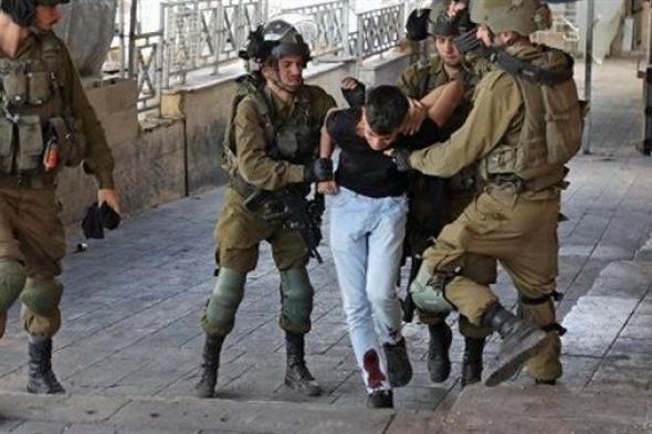 قوات الاحتلال تعتقل فلسطينيين في الخليل ونابلس فجر اليوم