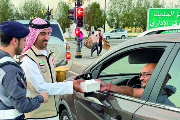 الامارات | شرطة أبوظبي تشارك في مبادرة «كسر الصيام»