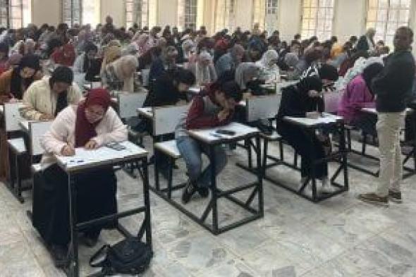 إعلاميو المستقبل يؤدون امتحانات الميد تيرم الأخيرة بجامعة القاهرة.. بث مباشر