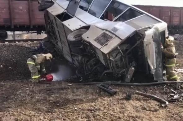 روسيا.. مقتل 7 أشخاص في اصطدام قطار بحافلة