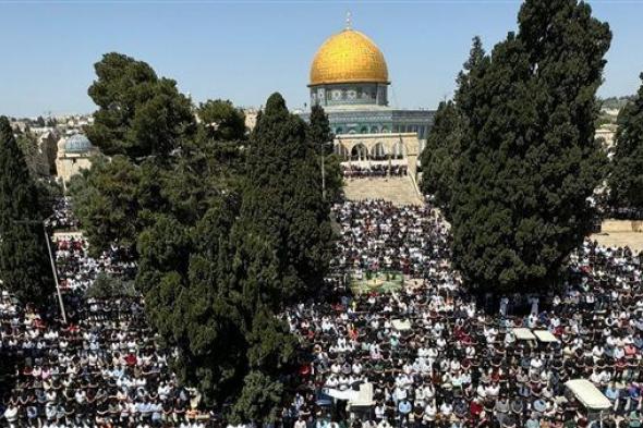 120 ألفا يؤدون صلاة الجمعة الأخيرة من رمضان في المسجد الأقصى