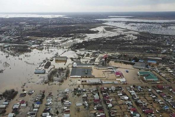 المياه تغمر آلاف المنازل.. روسيا تعلن حالة طوارئ فيدرالية في أورينبورج