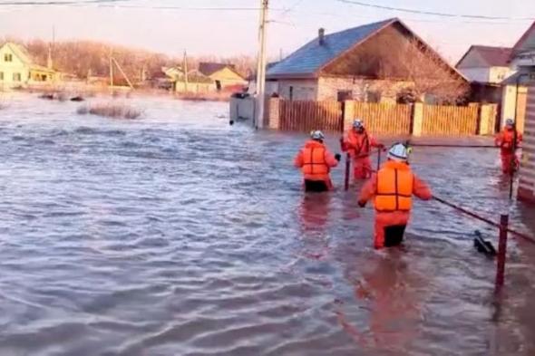 ذوبان الثلوج يغرق ما يزيد على 10400 منزل في أنحاء روسيا
