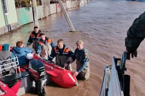 روسيا.. الفيضانات تغمر أكثر من 10 آلاف منزل في أورينبورج