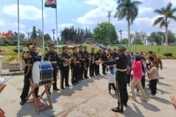 الحديقة الدولية تستقبل زوارها بالموسيقى فى أول أيام العيد.. فيديو