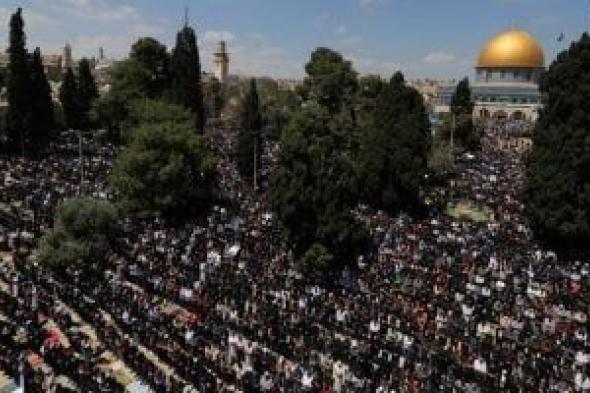 أكثر من 60 ألف مصل يؤدون صلاة عيد الفطر فى المسجد الأقصى.. فيديو