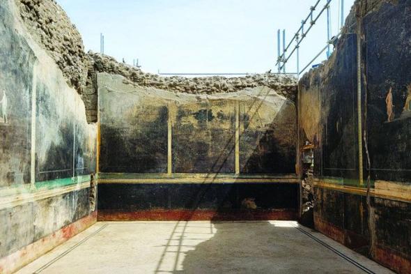 الامارات | لوحة جدارية أثرية مستوحاة من حرب طروادة