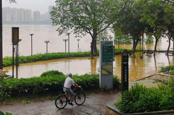 الصين ترفع مستوى التحذير من الفيضانات