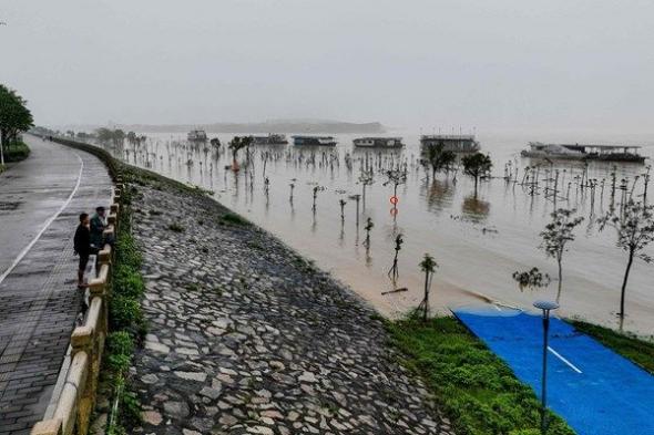 الصين تصدر أعلى مستوى إنذار بعد أمطار وفيضانات