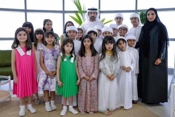 الامارات | حمدان بن محمد يلتقي مجموعة من الأطفال المواطنين شاركوا في تنظيف فرجان دبي عقب الحالة الجوية الاستثنائية