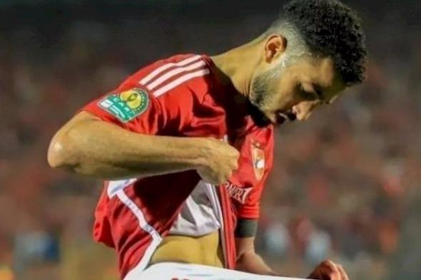 جدل وغضب.. لاعب الأهلي المصري ينزع سرواله محتفلاً بالتسجيل!