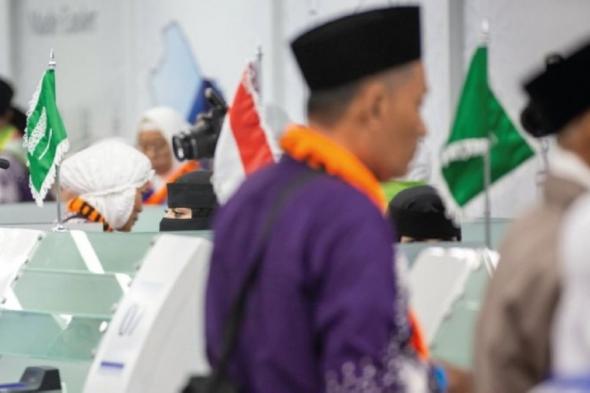صور| إندونيسيا.. مغادرة أولى رحلات المستفيدين من مبادرة "طريق مكة"