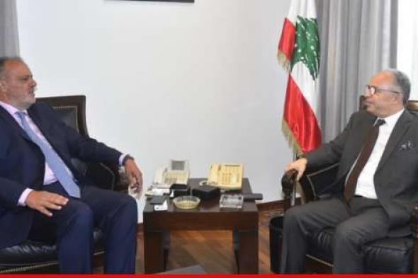 بوشكيان التقى سفير الجزائر وأكدا عمق العلاقات بين البلدين وضرورة تفعيل التبادل بينهما