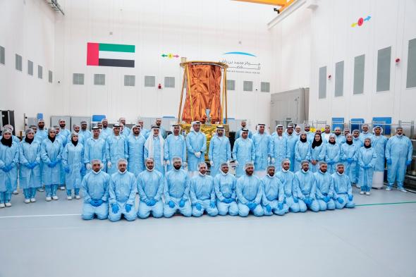 الامارات | حمدان بن محمد يعتمد إطلاق القمر الاصطناعي "محمد بن زايد سات" في أكتوبر المقبل