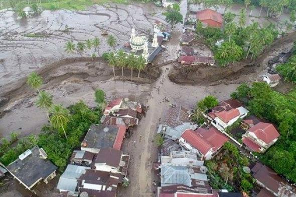 حصيلة ضحايا فيضانات إندونيسيا ترتفع إلى 67 قتيلاً