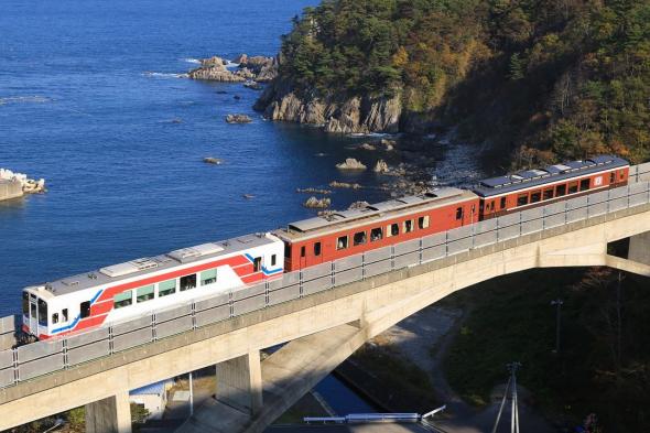اليابان | رحلة ساحرة على قطار سانريكو الياباني
