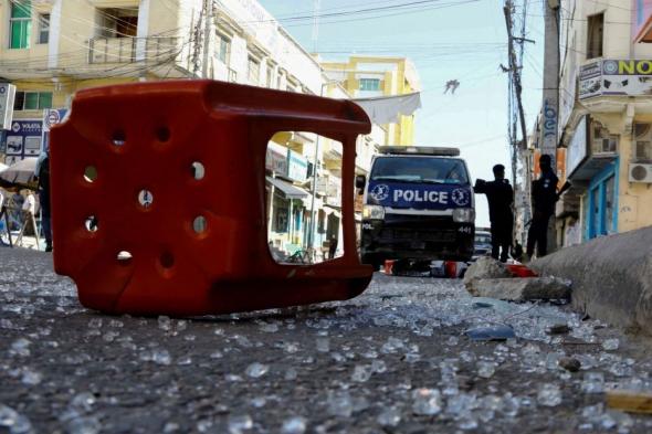 انفجار قنبلة في أثينا وإلحاق أضرار بسيارات
