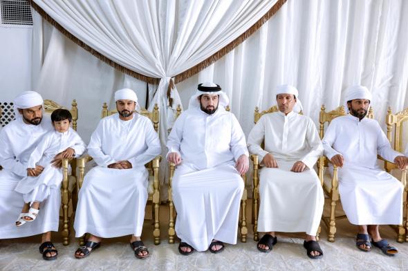 الامارات | أحمد بن محمد يقدم واجب العزاء في سعيد سلطان سالم القمزي