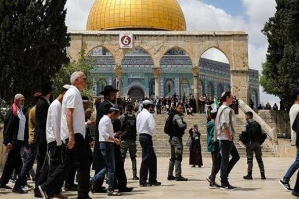 عشرات المُستوطنين يقتحمون المسجد الأقصى بحماية شرطة الاحتلال الإسرائيلي