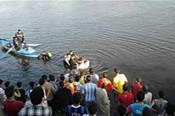 مأساة أعلى كوبري المنيب.. شاب يقفز في نهر النيل