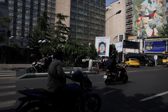 إيران تبدأ إجراءات انتقال السلطة بعد تحطم طائرة الرئيس