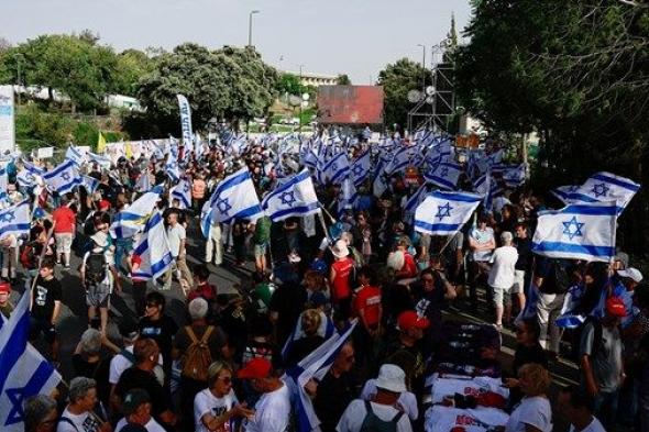 آلاف الإسرائيليين يطالبون بإجراء انتخابات مبكرة