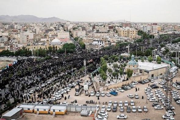 حشود ضخمة في تشييع جنازة الرئيس الإيراني ومرافقيه