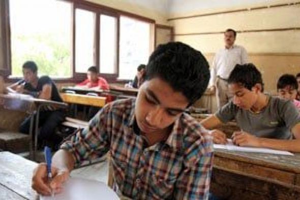 طلاب الشهادة الإعدادية بالقاهرة يختتمون الامتحانات غدا بمادة الهندسة