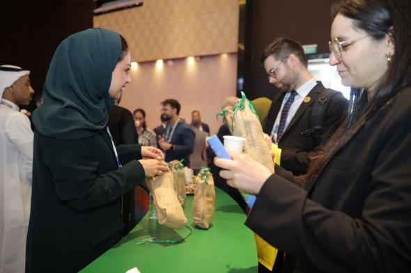 القهوة والتمور السعودية تجذب زوار معرض المنتدى العالمي للمياه بإندونيسيا