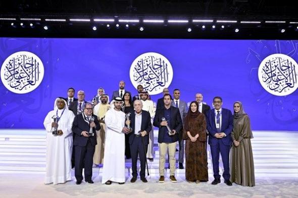 منصور بن محمد يكرّم الفائزين بـ "جائزة الإعلام العربي" في دورتها الـ23