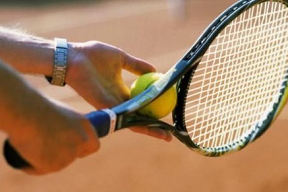 الامارات | لاعب يعتذر عن إصابة متفرجة بالكرة في بطولة فرنسا المفتوحة للتنس