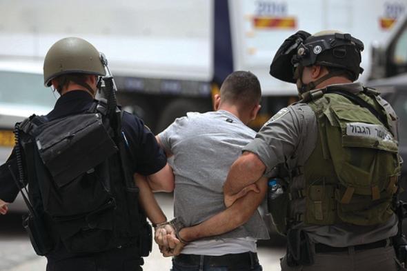قوات الاحتلال تعتقل 14 فلسطينيًا بالضفة الغربية