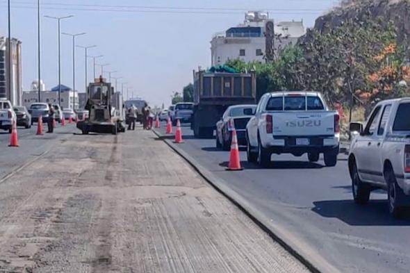 تعزيزًا لسلامة المرور.. تنيفذ أعمال صيانة طريق الطائف/ الرياض