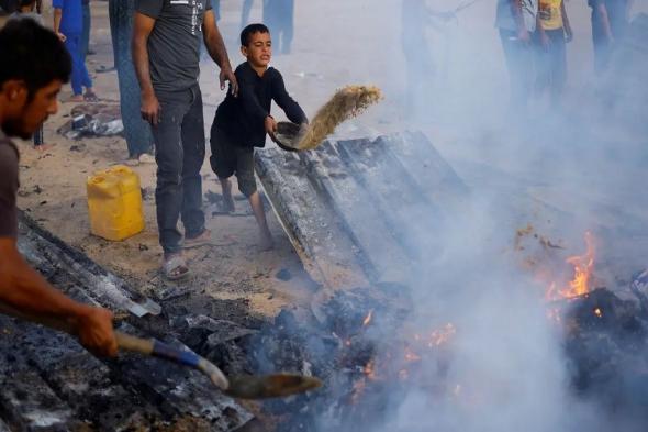 مجـ.زرة جديدة.. إسرائيل تستهدف مخيم النازحين في مواصي رفح