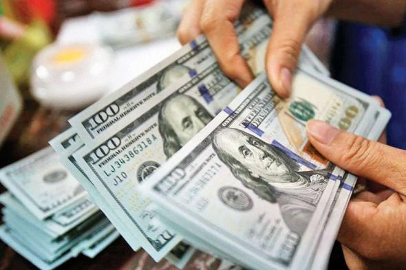 تراجع الرهانات الصعودية على الدولار بعد هبوطه أمام العملات الكبرى