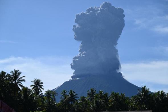 الامارات | بركان جبل إيبو بإندونيسيا يثور والسلطات تحذر من فيضانات وحمم باردة