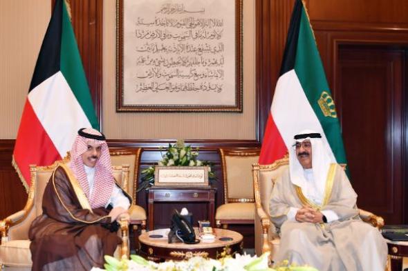 السعودية | أمير الكويت يستقبل وزير الخارجية ويبحث معه العلاقات الثنائية بين البلدين