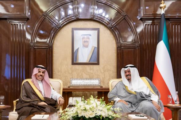 السعودية | رئيس مجلس الوزراء بدولة الكويت يستقبل وزير الخارجية