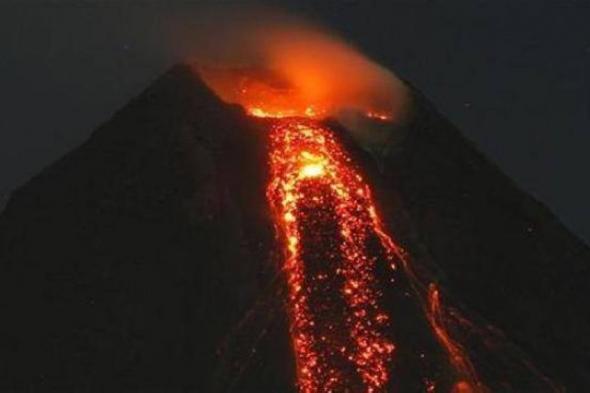الفلبين.. إجلاء نحو 800 شخص بسبب ثوران بركان جبل "كانلاون"