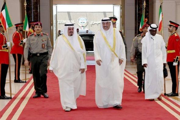 ولي عهد الكويت يغادر للسعودية في أول زيارة خارجية