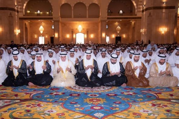 الامارات | حمد الشرقي يؤدي صلاة عيد الأضحى المبارك بحضور ولي العهد في جامع الشيخ زايد بالفجيرة