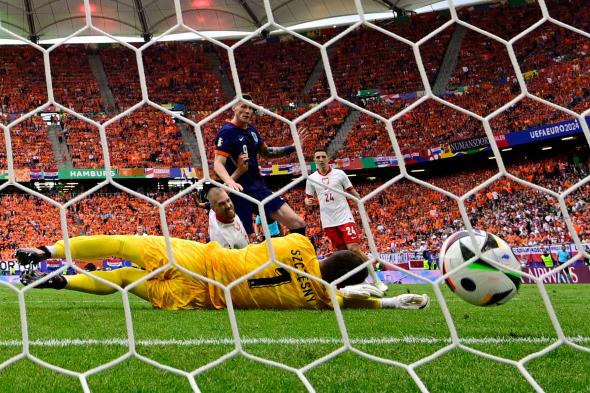 الامارات | لاعب بديل يمنح هولندا فوزا قاتلا على بولندا في كأس أمم أوروبا