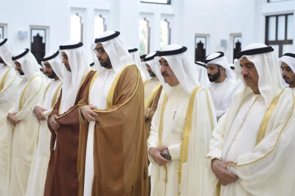الامارات | حاكم أم القيوين يؤدى صلاة عيد الأضحى المبارك بمسجد الشيخ أحمد بن راشد المعلا