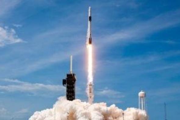 تكنولوجيا: SpaceX تطلق 20 قمرًا صناعيًا للإنترنت من كاليفورنيا