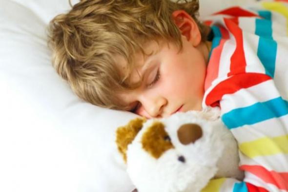 الامارات | يعرِضهم للإصابة بـ "الضغط".. دراسة تحذِر من التأخر في النوم وقلة عدد ساعاته للأطفال