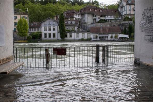 سويسرا ترفع مستويات التأهب وتخلي العديد من المناطق جراء الفيضانات الشديدة