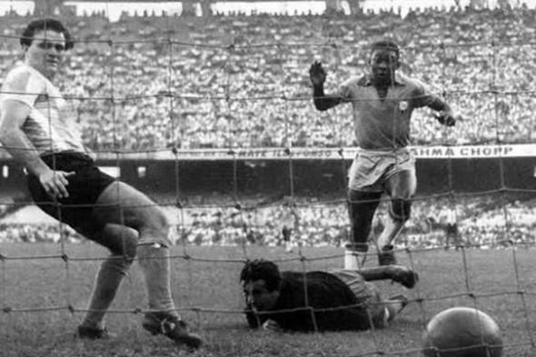 أسطورة السليساو بيليه.. "اُخترعت" كرة القدم من أجله و "رفضته" كوبا أمريكا