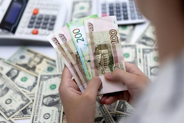 "المركزي الروسي" يواصل خفض سعر الروبل أمام العملات الرئيسية