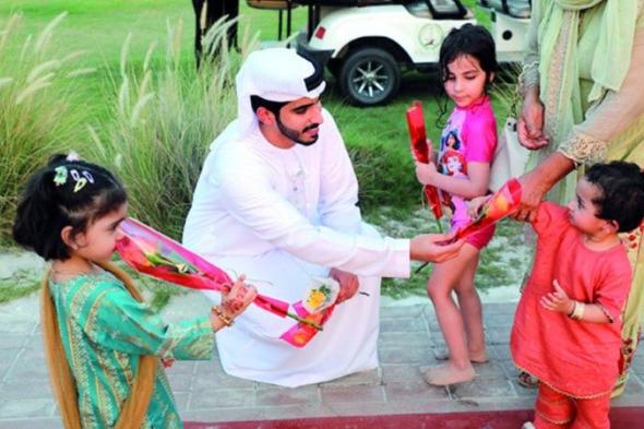 الامارات | حملة «صيف آمن وسعيد» تنطلق بتوزيع الورود