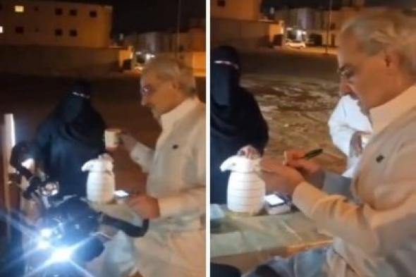 شاهد.. الوليد بن طلال يلتقي بائعة شاي صدفة ويقدم لها "هدية سيارة" أثناء قيادته الدراجة الهوائية بالرياض